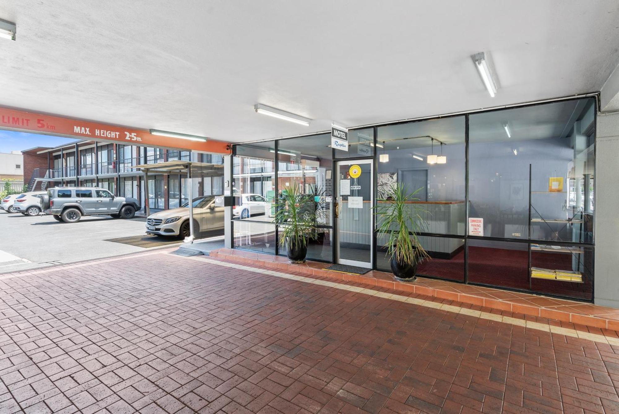 Commodore Motor Inn Albury Esterno foto
