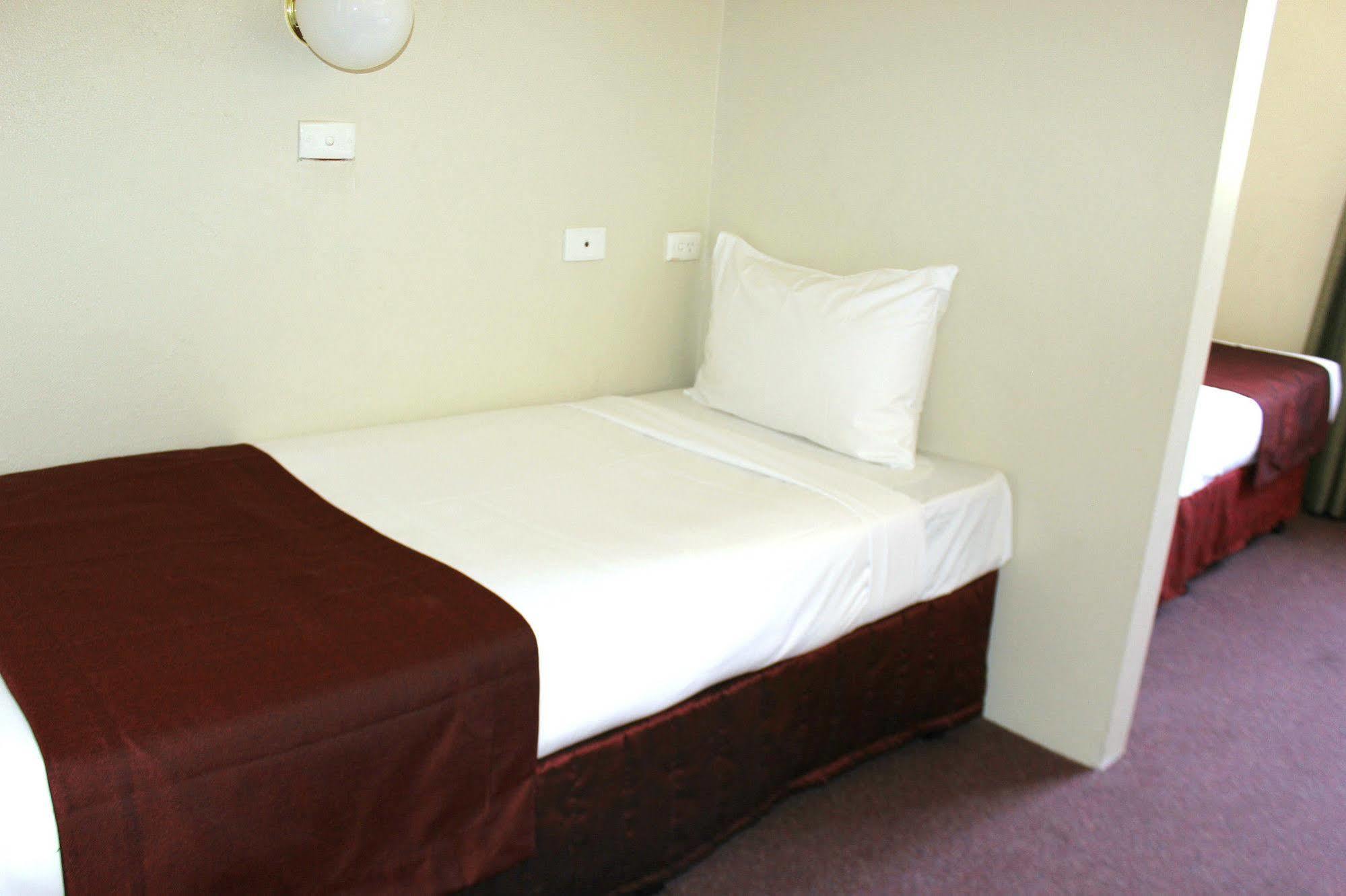 Commodore Motor Inn Albury Esterno foto